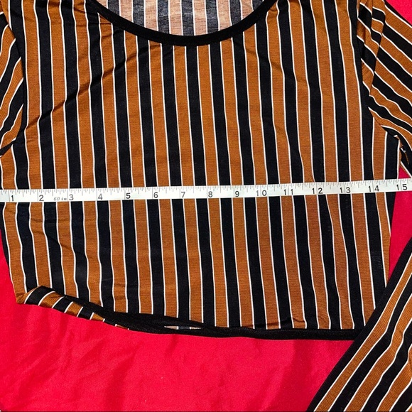 Woman’s crop top black and gold size small - Picture 7 of 7